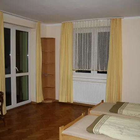 Laura Quarto em Acomodações Particulares *