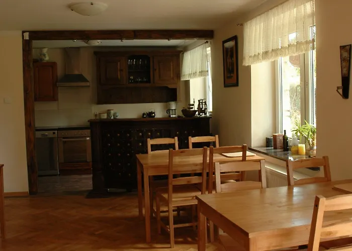 民宿 罗拉酒店 *